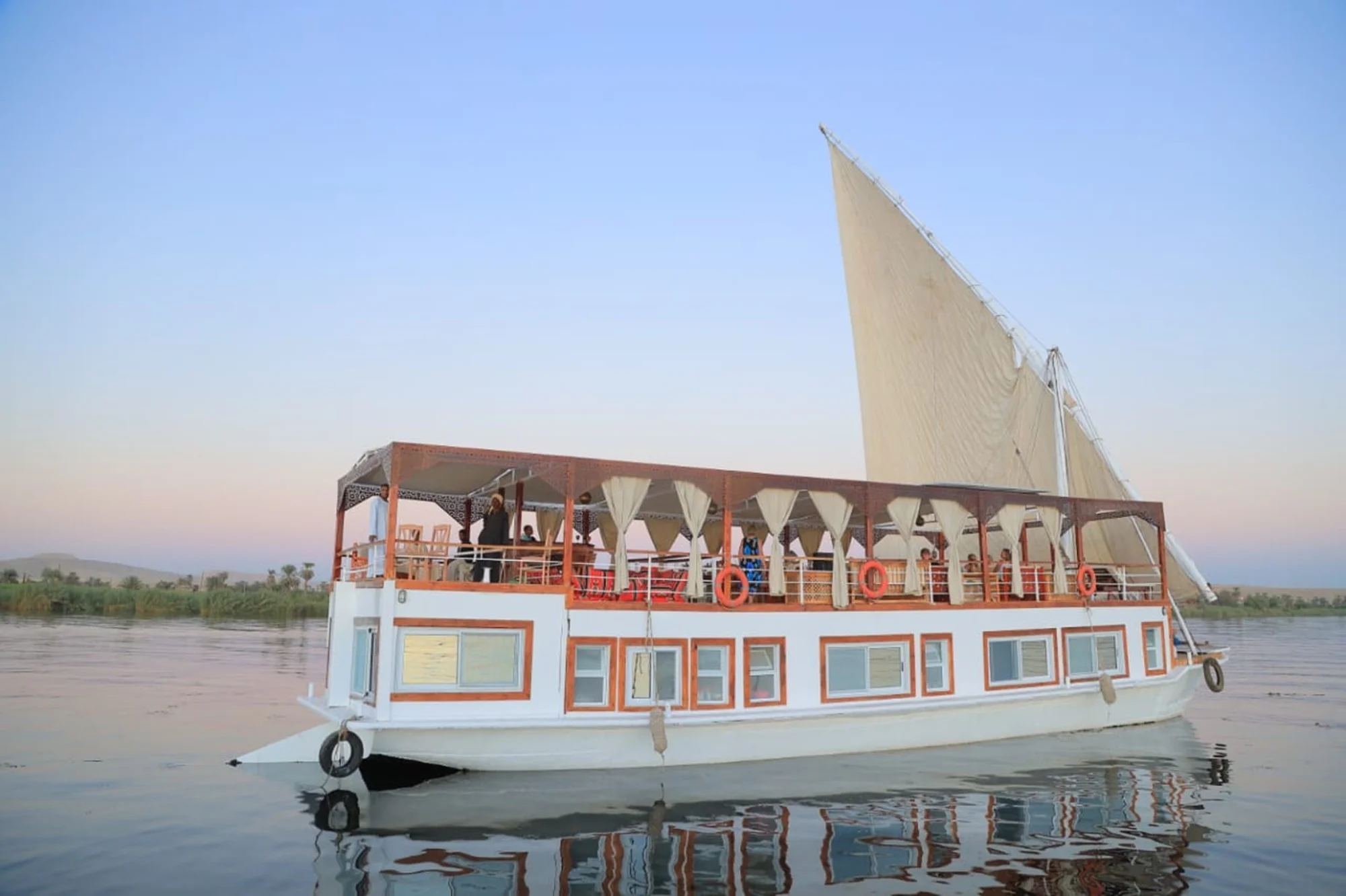 Queen Nefer Dahabiya Dahabiya Sailing Cruise (2)